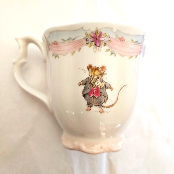 "The Wedding" mug from the Brambly Hedge series by Royal Doulton. - Picture 4 of 7